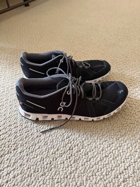 On Cloud 5 Black Swiss
Engineering Lightweight Running
Shoes Women's Sz 9.5